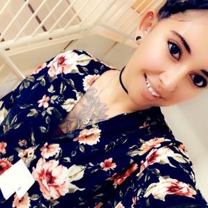 Meet your Posher, Dinalee